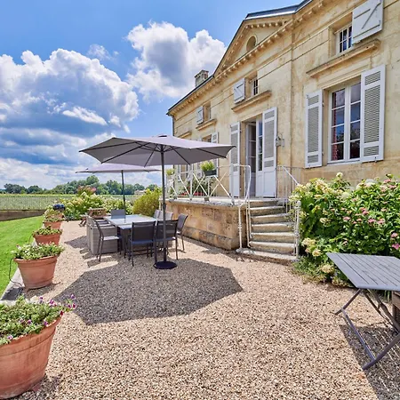 Propriete Viticole Avec Piscine Pres De St-emilion *